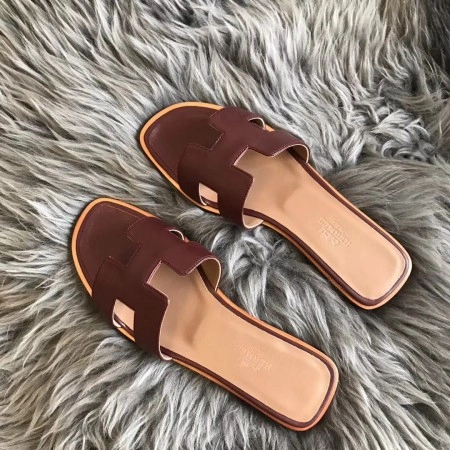 HERMES ORAN SLIDE SANDALS IN BURGUNDY SWIFT CALFSKIN - HMSD122