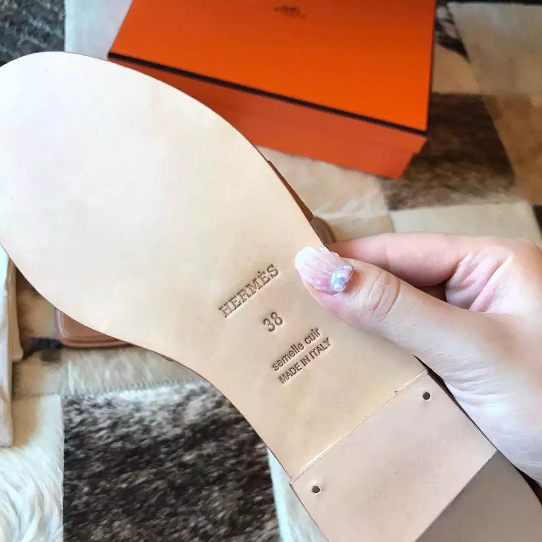 HERMES ORAN SLIDE SANDALS IN GOLD EPSOM PERFORATED CALFSKIN - HMSD096