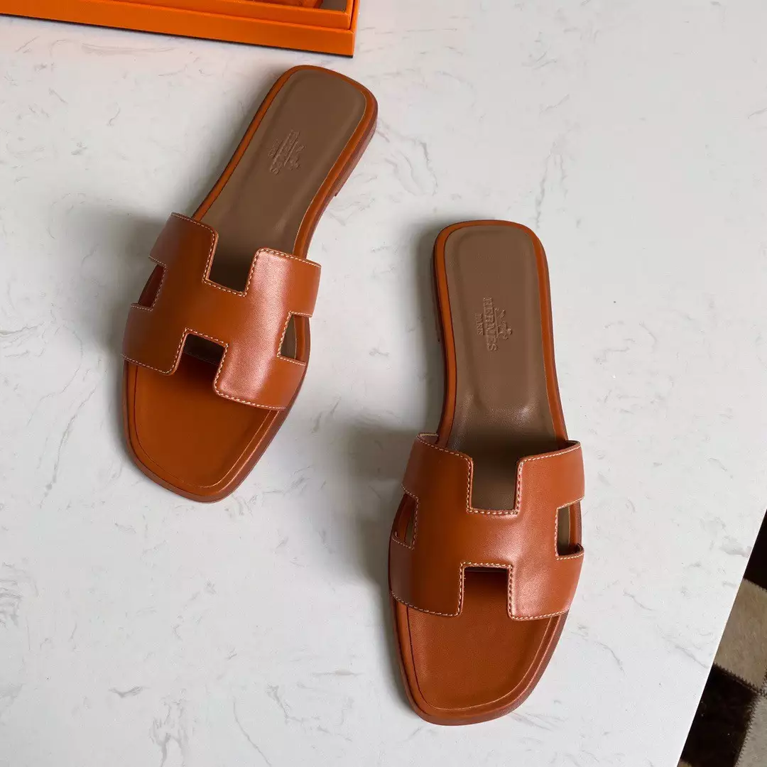 HERMES ORAN SLIDE SANDALS IN GOLD SWIFT CALFSKIN - HMSD114