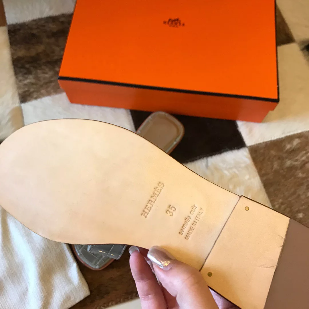 HERMES ORAN SLIDE SANDALS IN GREY SHINY NILOTICUS CROCODILE SKIN - HMSD052