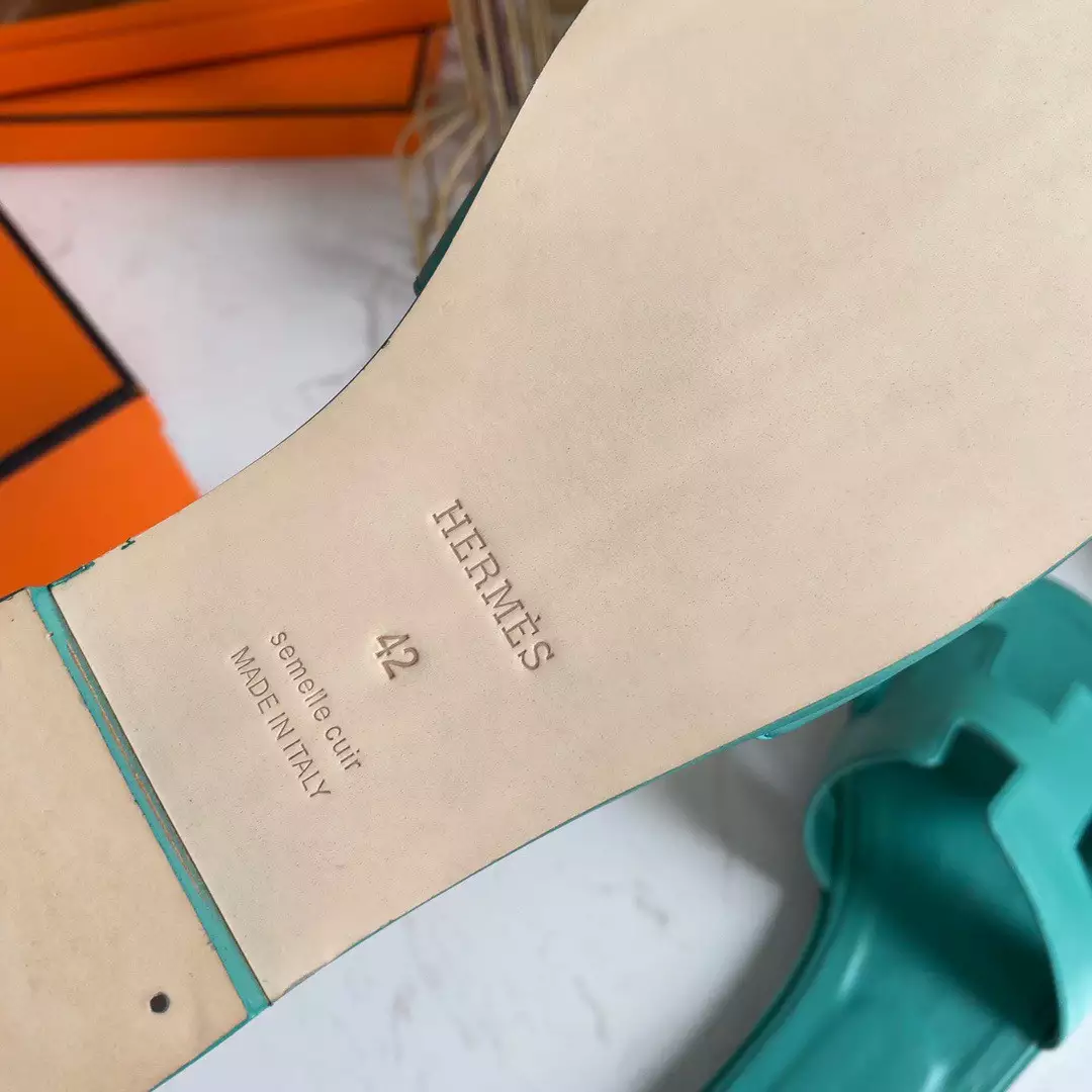 HERMES ORAN SLIDE SANDALS IN LAKE GREEN SWIFT CALFSKIN - HMSD118