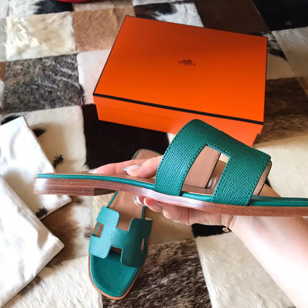 HERMES ORAN SLIDE SANDALS IN MALACHITE EPSOM CALFSKIN - HMSD075