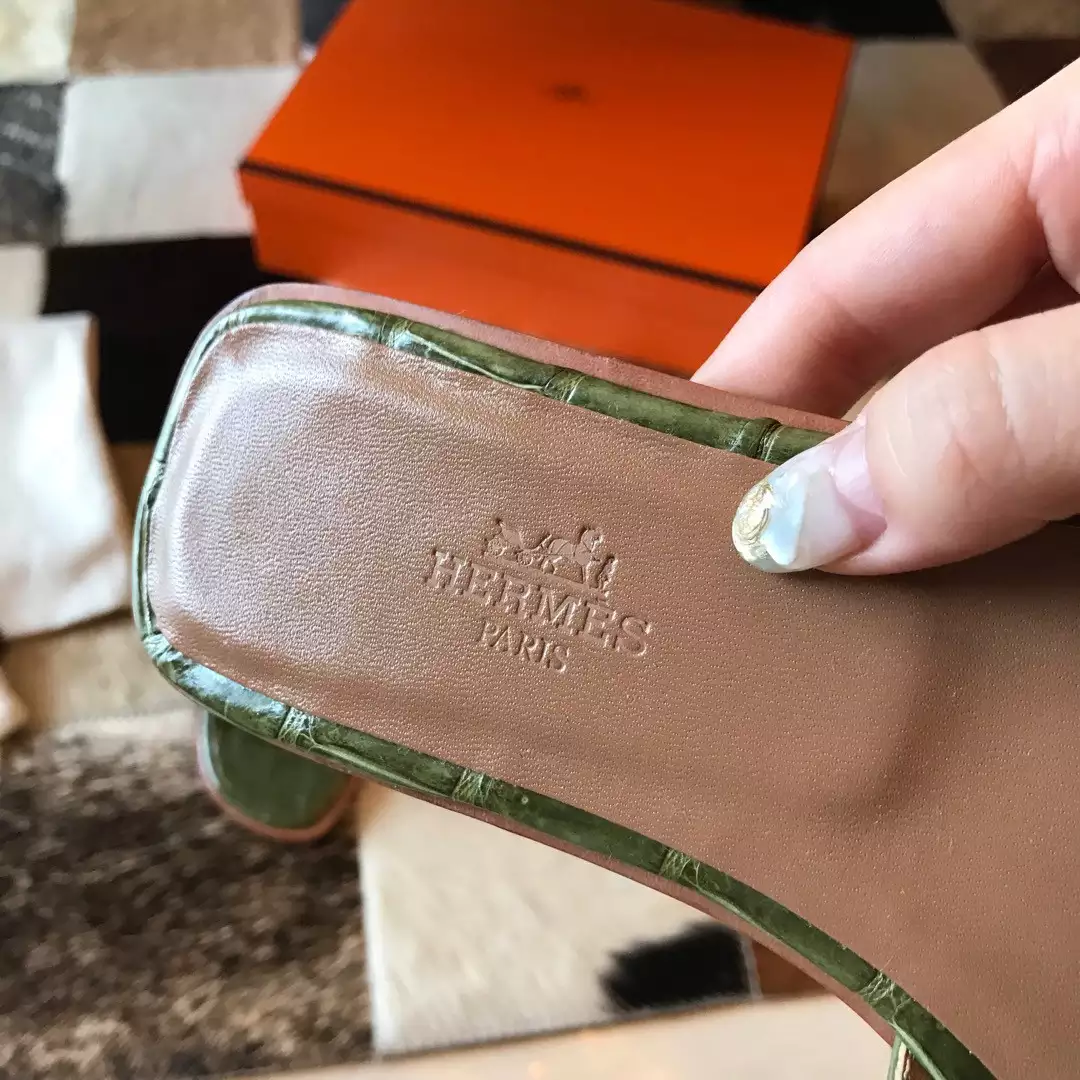 HERMES ORAN SLIDE SANDALS IN OLIVE SHINY NILOTICUS CROCODILE SKIN - HMSD058