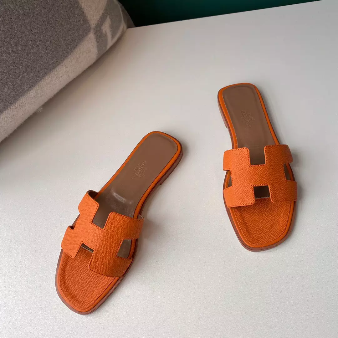 HERMES ORAN SLIDE SANDALS IN ORANGE EPSOM CALFSKIN - HMSD090
