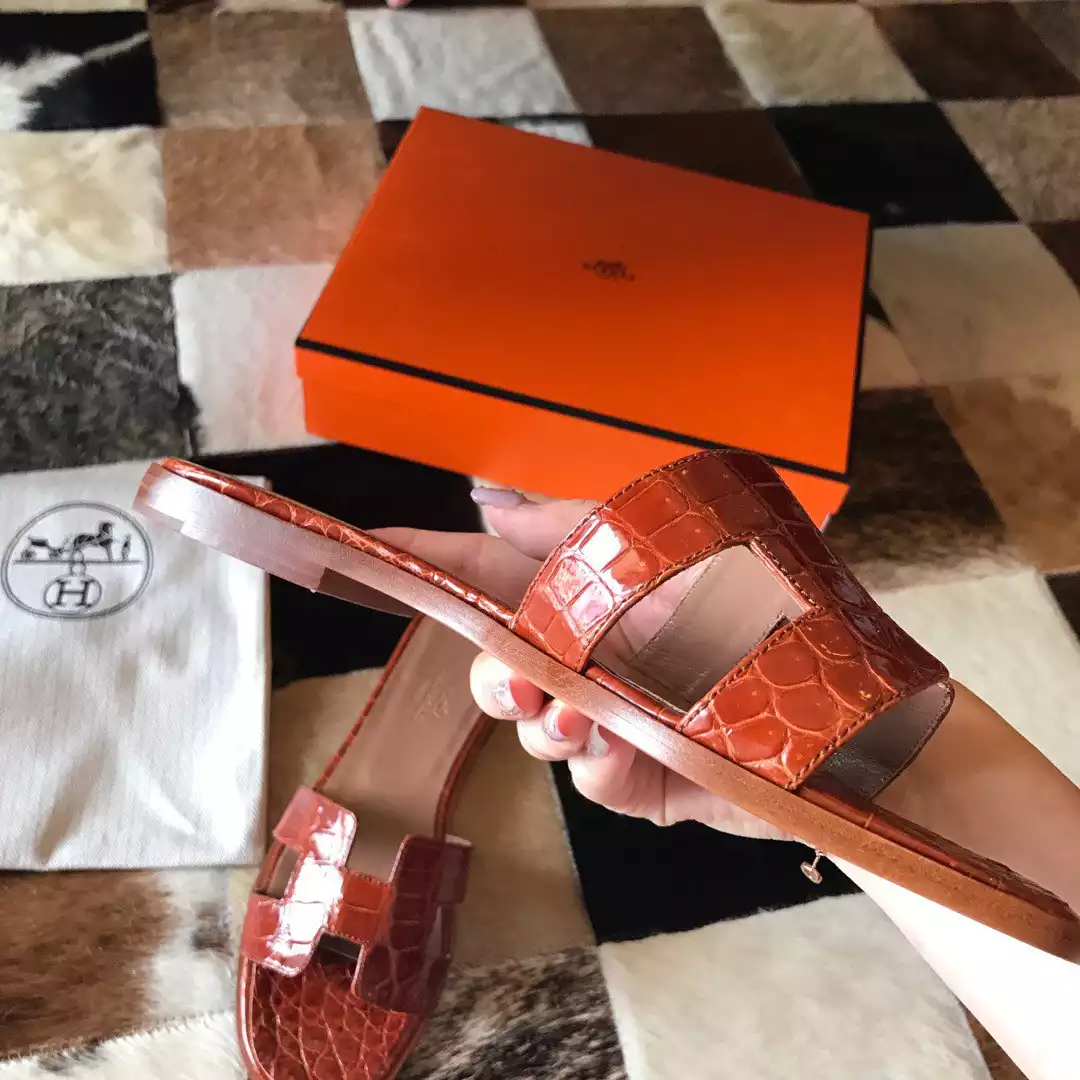 HERMES ORAN SLIDE SANDALS IN ORANGE SHINY NILOTICUS CROCODILE SKIN - HMSD051