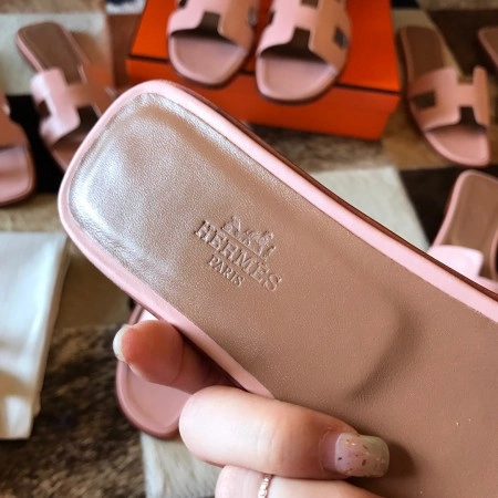 HERMES ORAN SLIDE SANDALS IN PINK SWIFT CALFSKIN - HMSD119