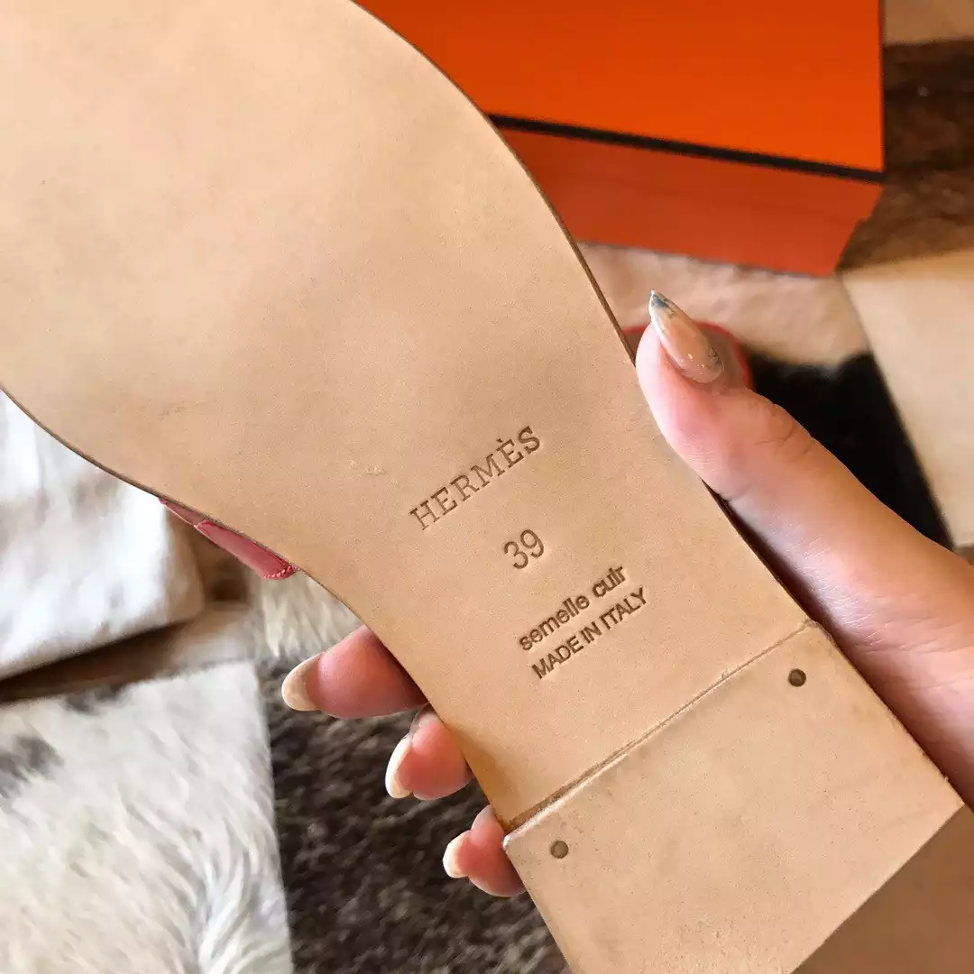 HERMES ORAN SLIDE SANDALS IN RED SHINY NILOTICUS CROCODILE SKIN - HMSD055