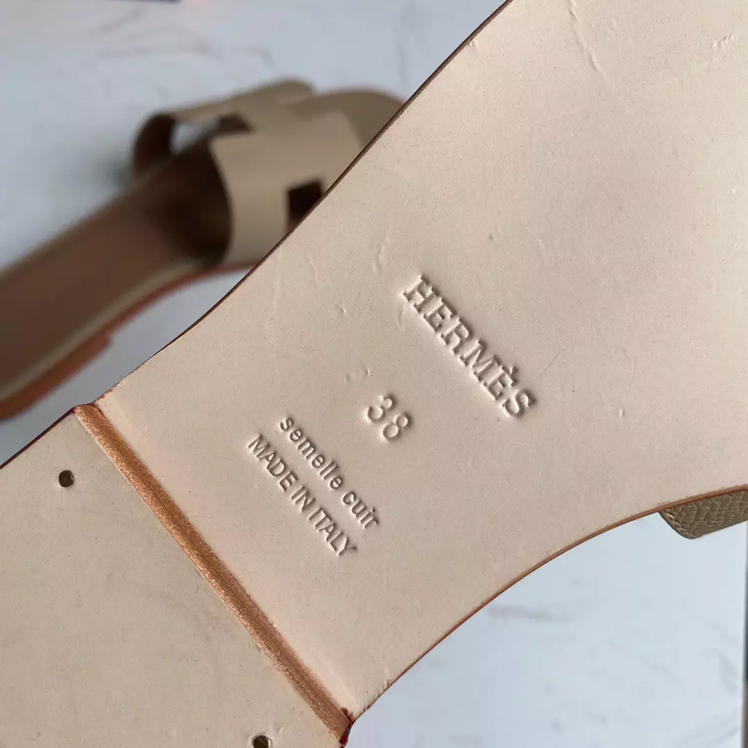 HERMES ORAN SLIDE SANDALS IN TRENCH EPSOM CALFSKIN - HMSD087