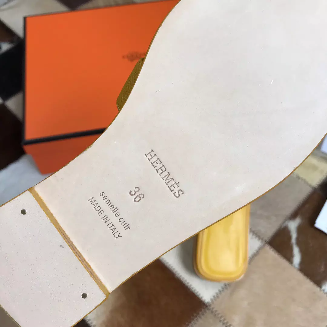 HERMES ORAN SLIDE SANDALS IN YELLOW EPSOM CALFSKIN - HMSD088