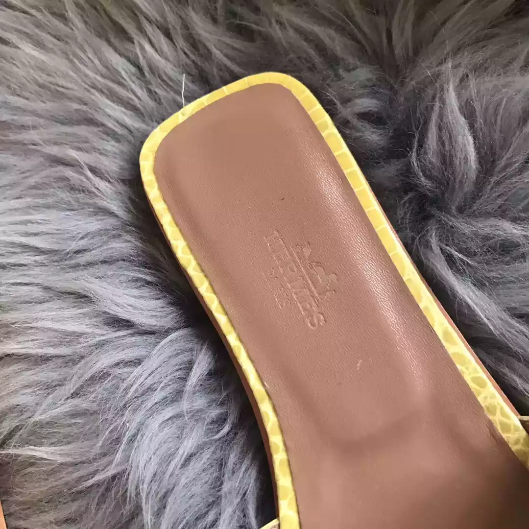 HERMES ORAN SLIDE SANDALS IN YELLOW SHINY NILOTICUS CROCODILE SKIN - HMSD062