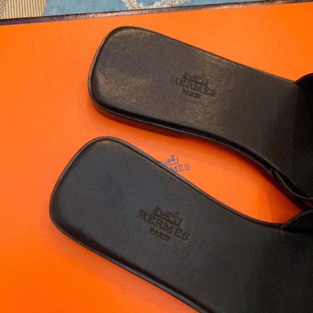 HERMES VIEW SLIDE SANDALS IN BLACK PATENT CALFSKIN - HMSD133