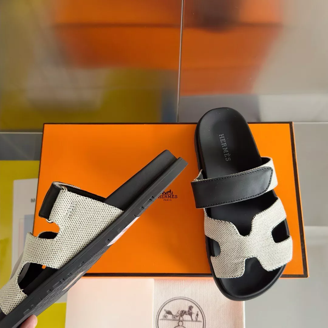 HERMES WOMEN'S CHYPRE SANDALS IN CANVAS WITH BLACK LEATHER - HMSD014