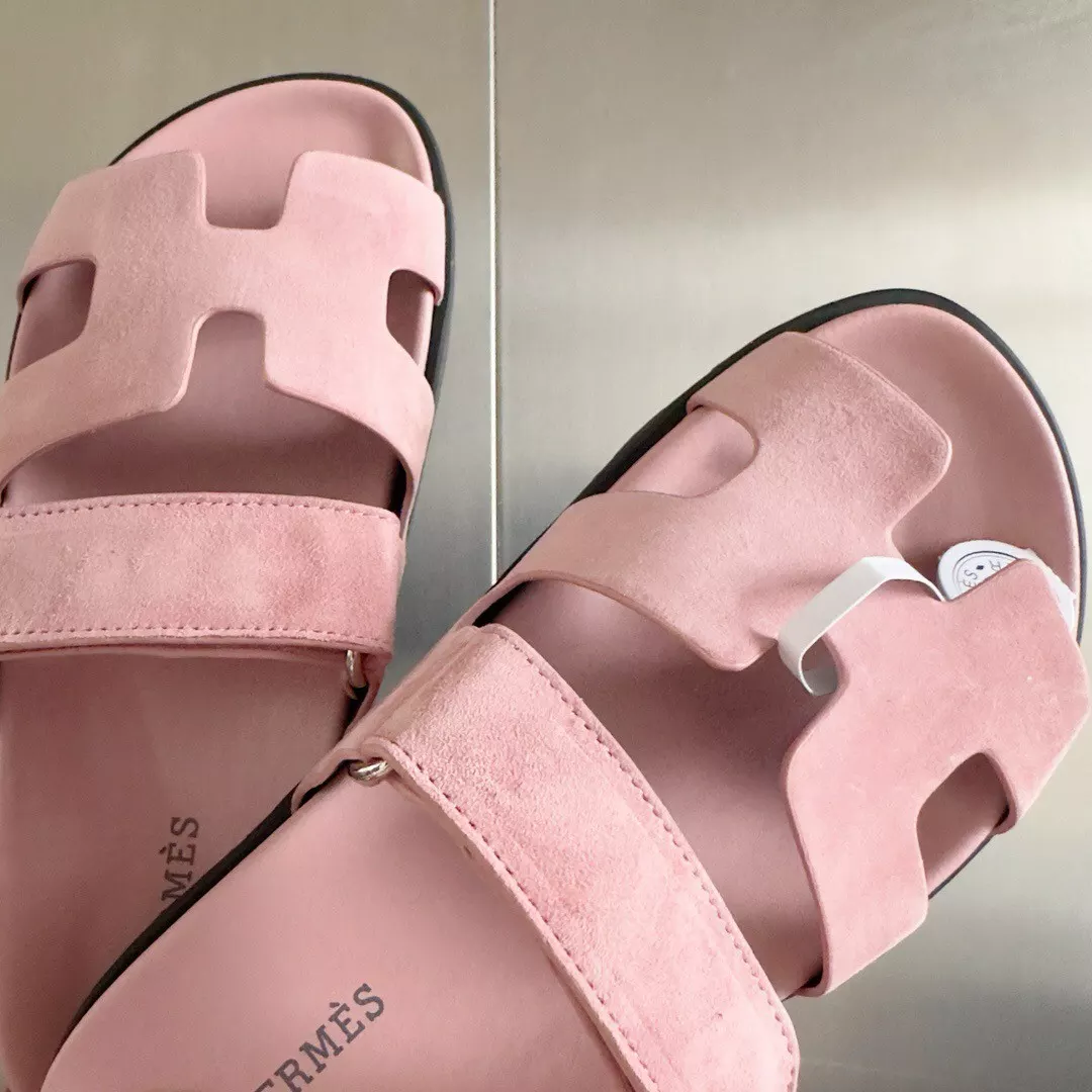 HERMES WOMEN'S CHYPRE SANDALS IN PINK SUEDE CALFSKIN - HMSD016