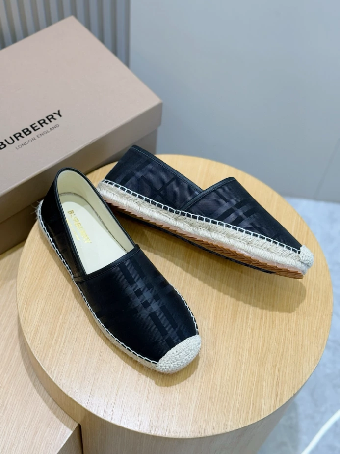 BURBERRY CANVAS STRAW BUCKET - BBR038