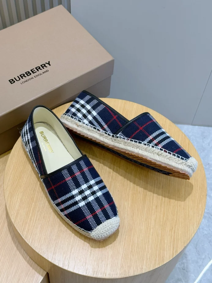 BURBERRY CANVAS STRAW BUCKET - BBR039