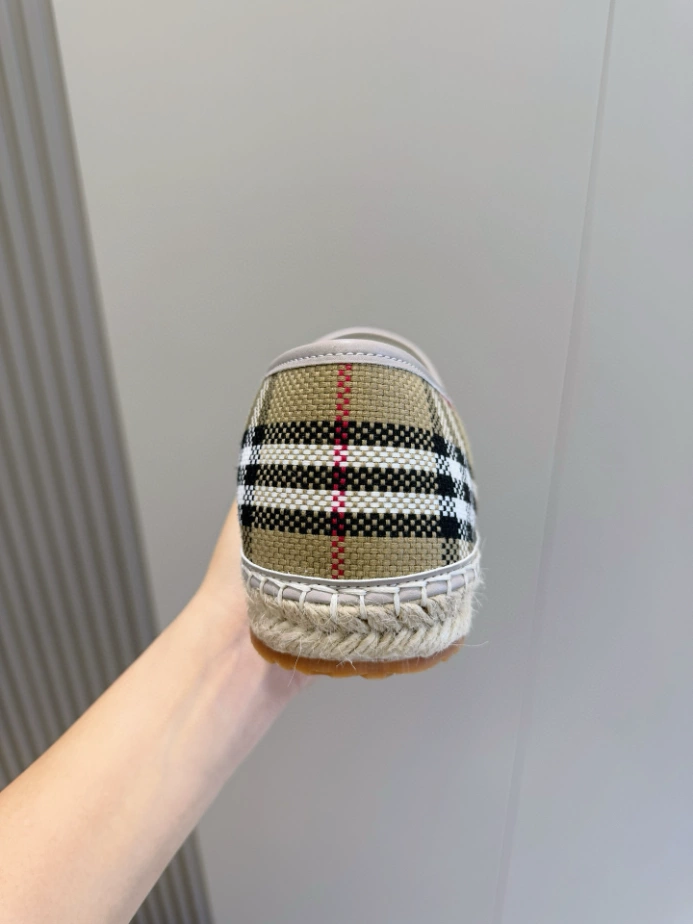 BURBERRY CANVAS STRAW BUCKET - BBR045