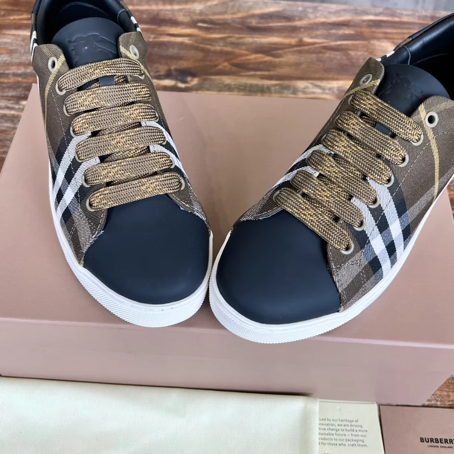 BURBERRY CHECK AND LEATHER SNEAKERS - BBR071