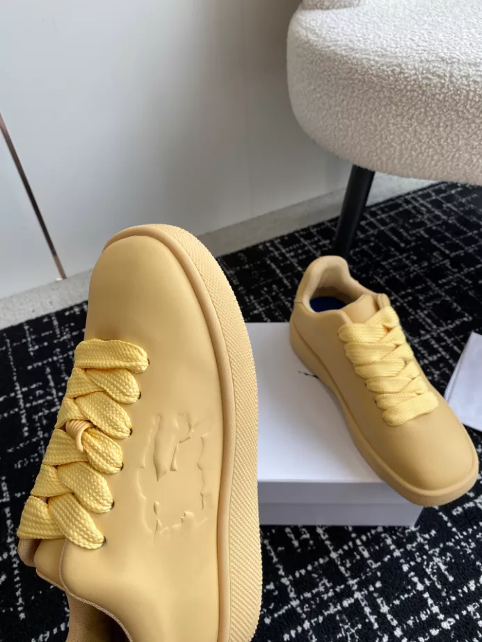 BURBERRY LEATHER BOX SNEAKERS - BBR101