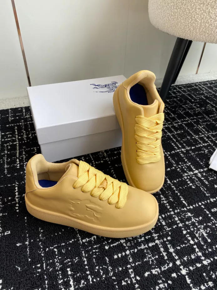 BURBERRY LEATHER BOX SNEAKERS - BBR101