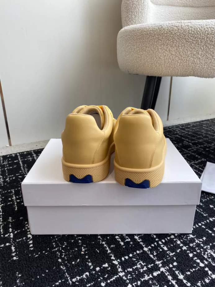 BURBERRY LEATHER BOX SNEAKERS - BBR101