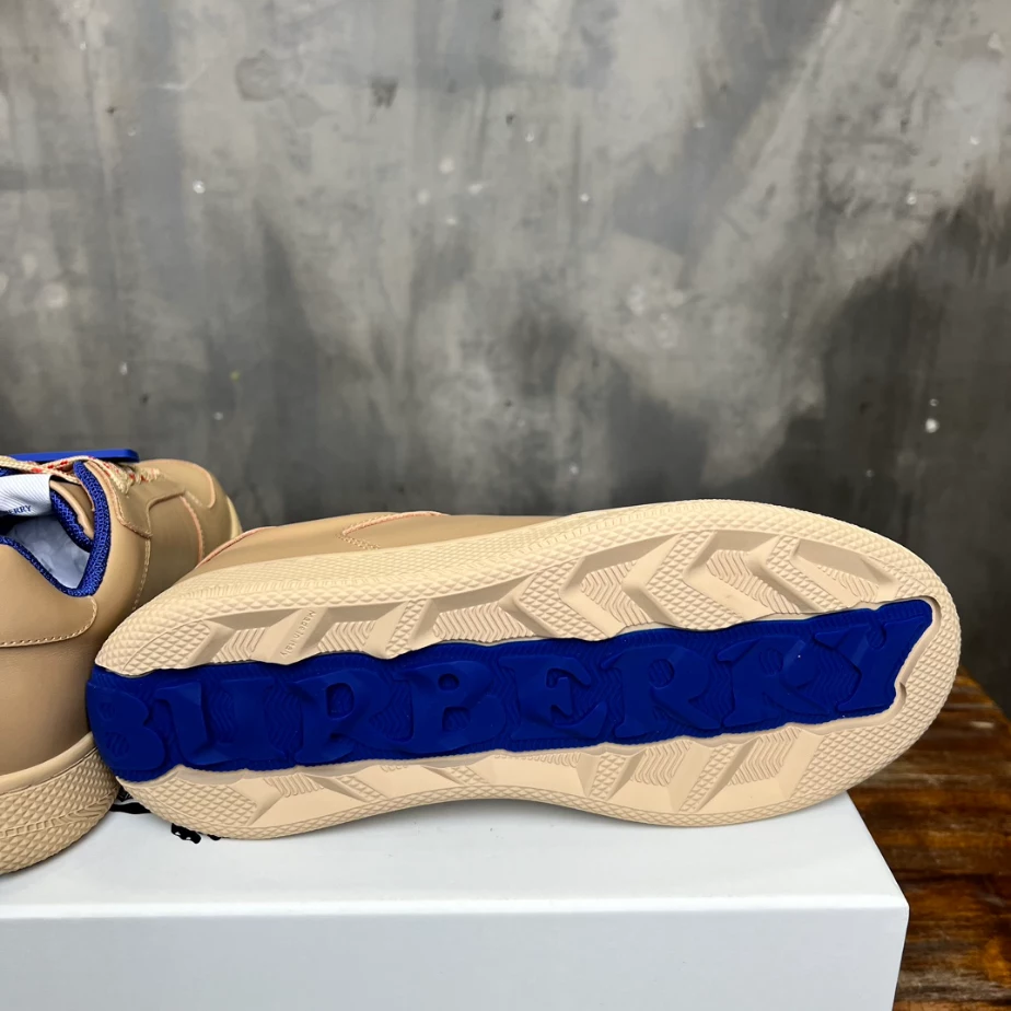 BURBERRY LEATHER SNEAKERS - BBR079