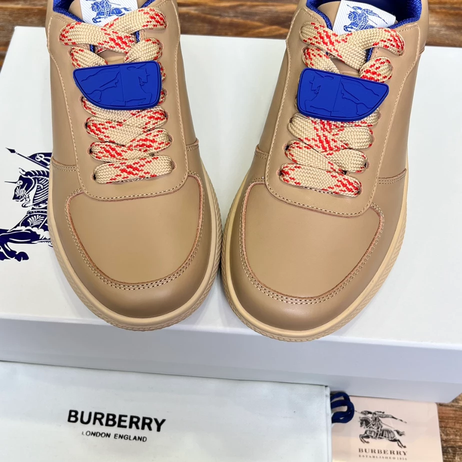 BURBERRY LEATHER SNEAKERS - BBR079