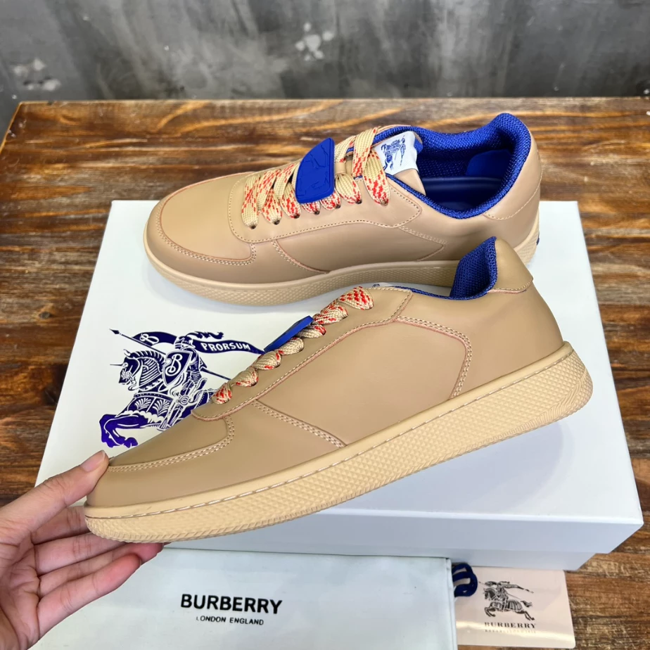 BURBERRY LEATHER SNEAKERS - BBR079