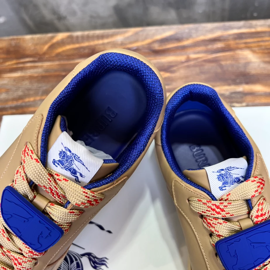 BURBERRY LEATHER SNEAKERS - BBR079