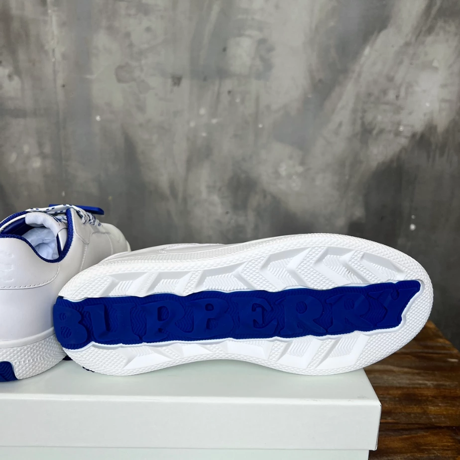 BURBERRY LEATHER TERRACE SNEAKERS - BBR086