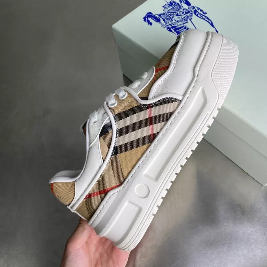 BURBERRY SNEAKERS - BBR033