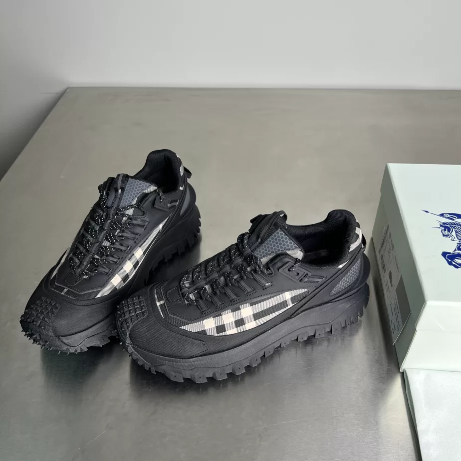 BURBERRY SNEAKERS - BBR049