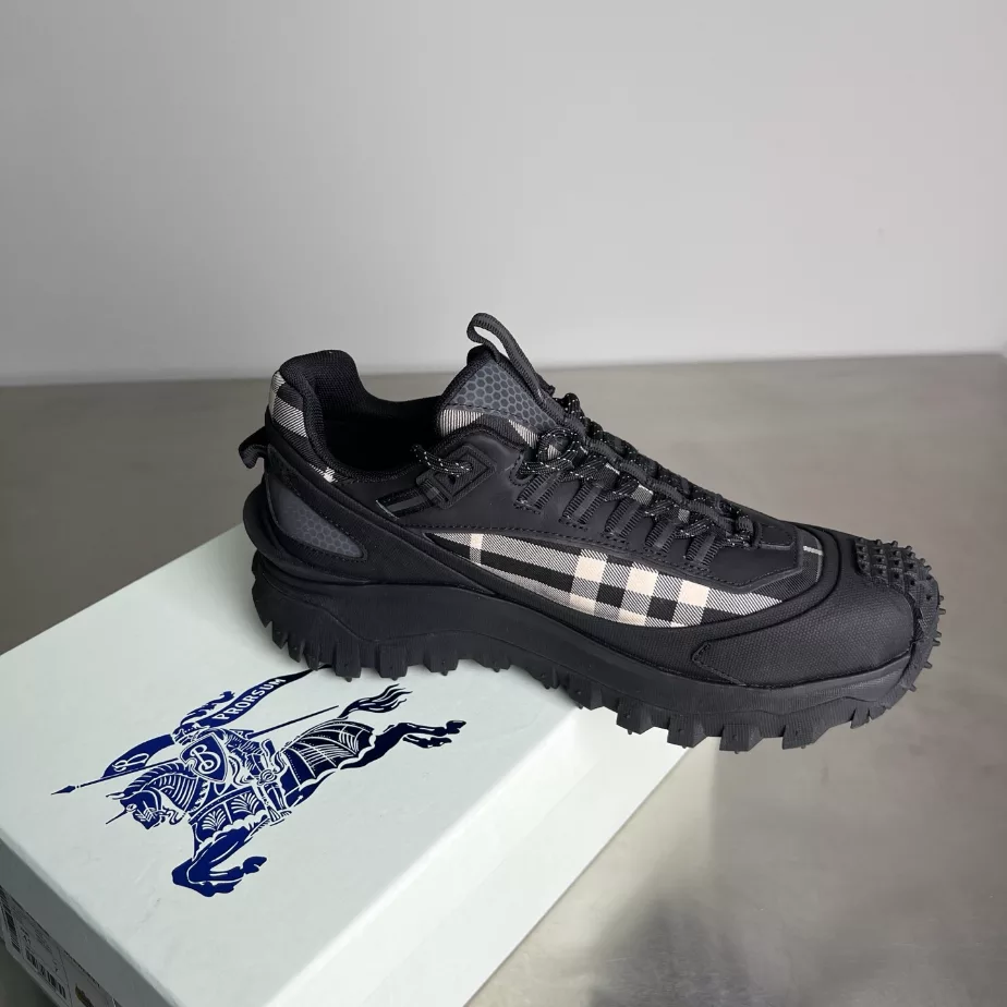 BURBERRY SNEAKERS - BBR049