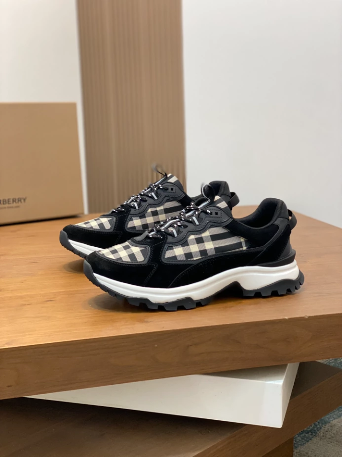 BURBERRY SNEAKERS - BBR066