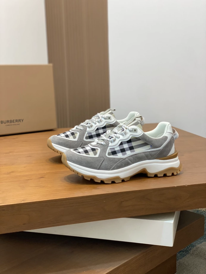 BURBERRY SNEAKERS - BBR068