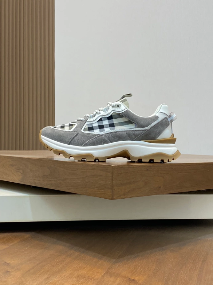 BURBERRY SNEAKERS - BBR068