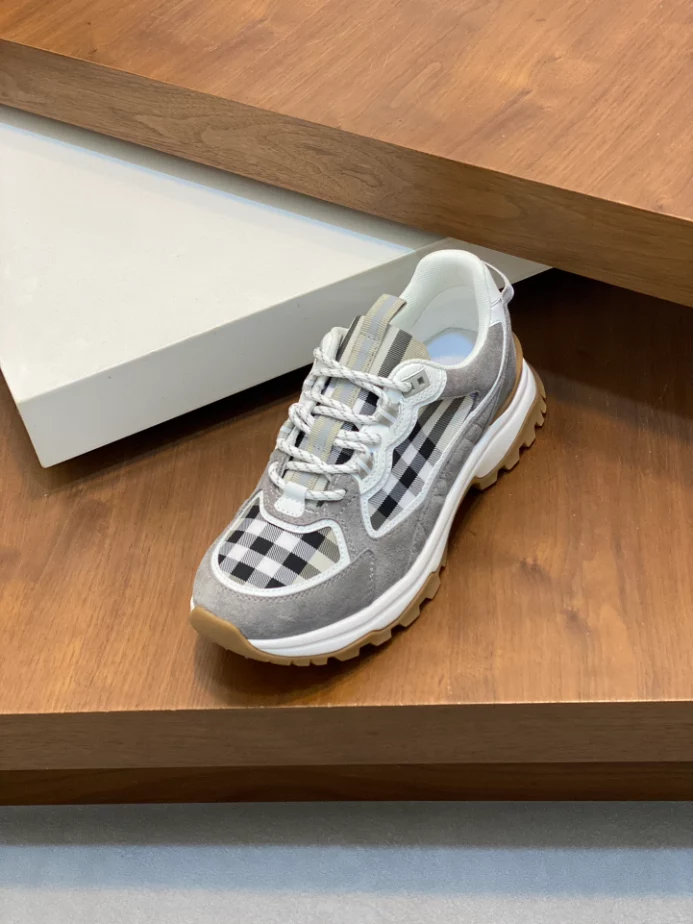 BURBERRY SNEAKERS - BBR068