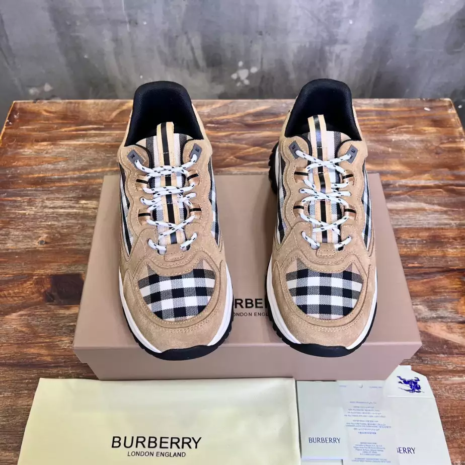 BURBERRY SNEAKERS - BBR104