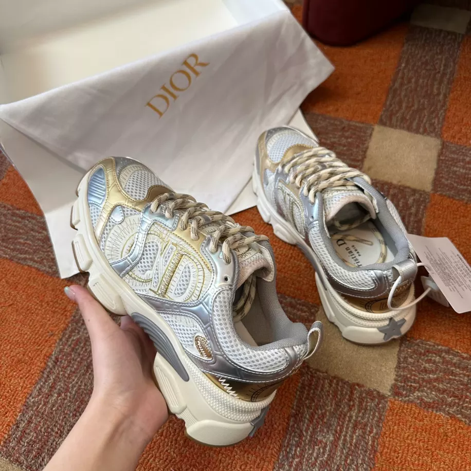 DIOR CHRONO SNEAKERS.