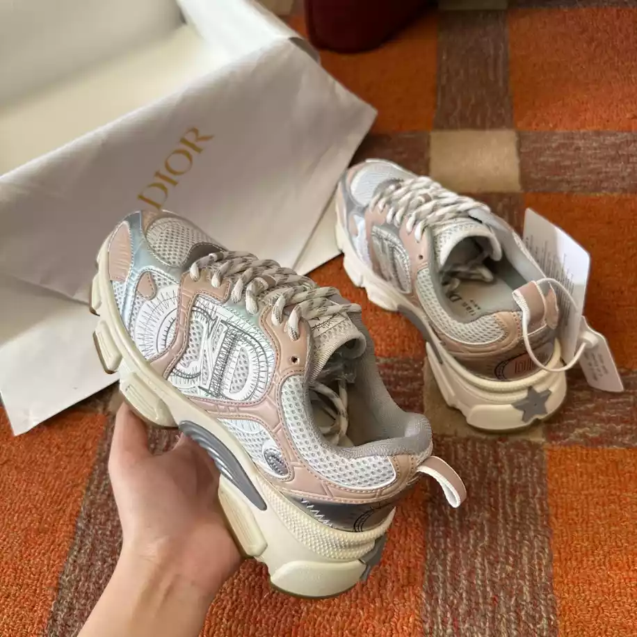 DIOR CHRONO SNEAKERS.