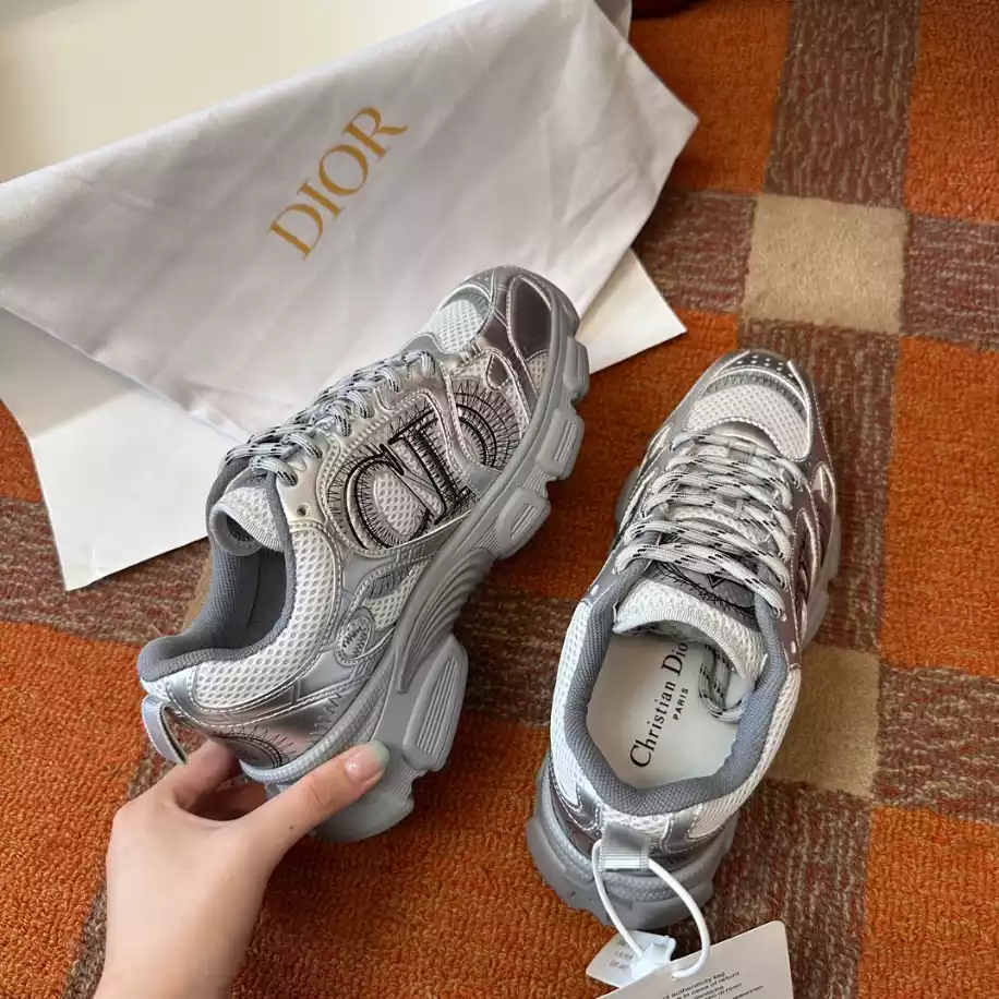 DIOR CHRONO SNEAKERS.