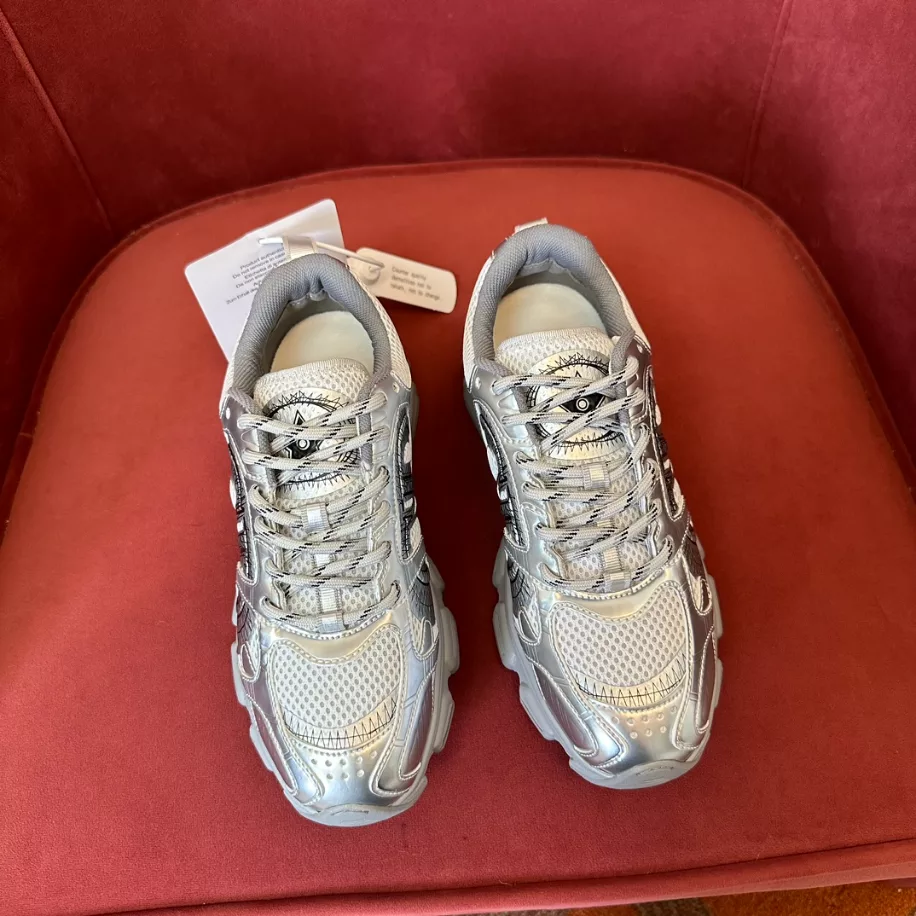 DIOR CHRONO SNEAKERS.