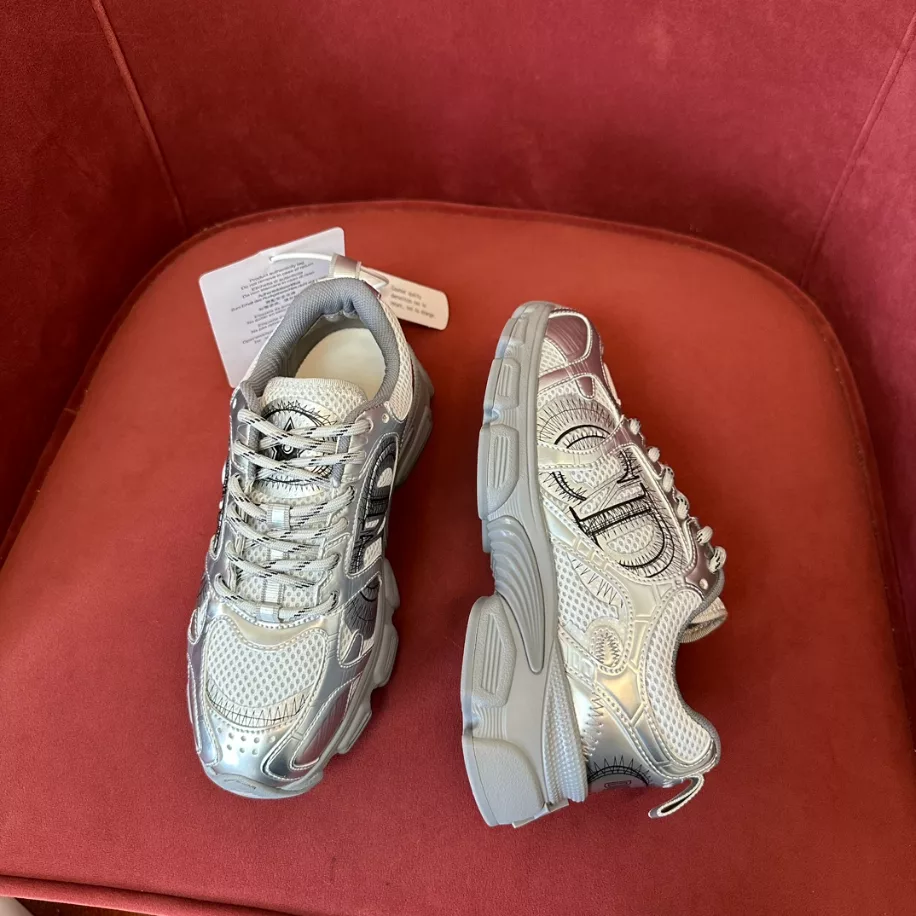 DIOR CHRONO SNEAKERS.