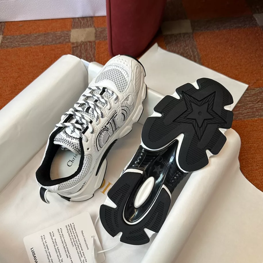 DIOR CHRONO SNEAKERS.