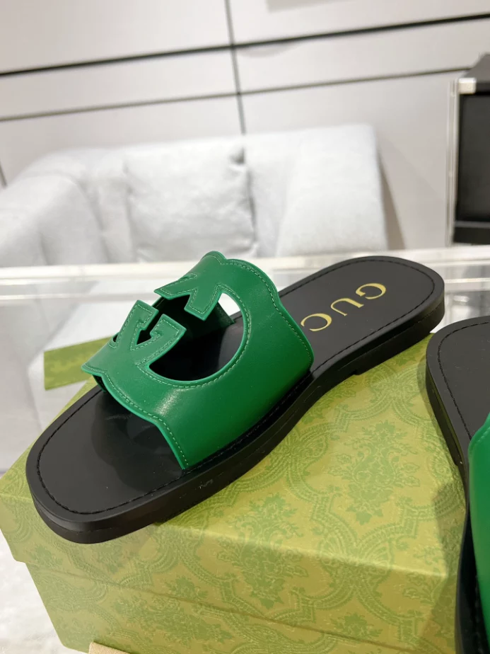 GUCCI MEN'S SLIDE SANDAL - GSL065