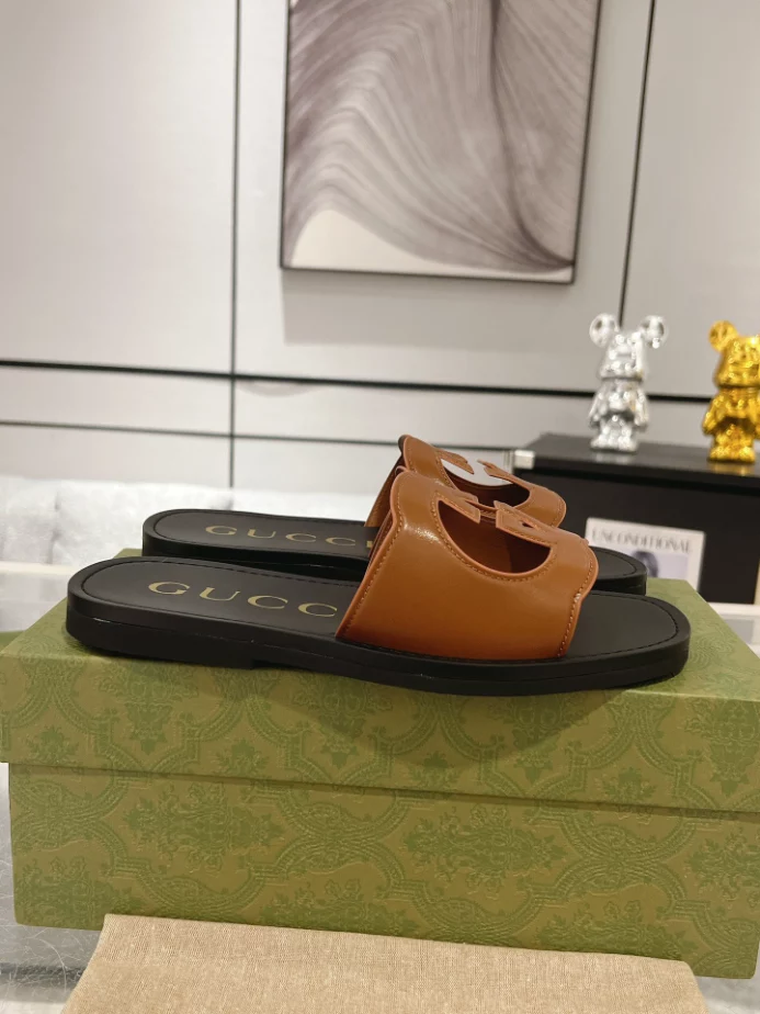 GUCCI MEN'S SLIDE SANDAL - GSL066