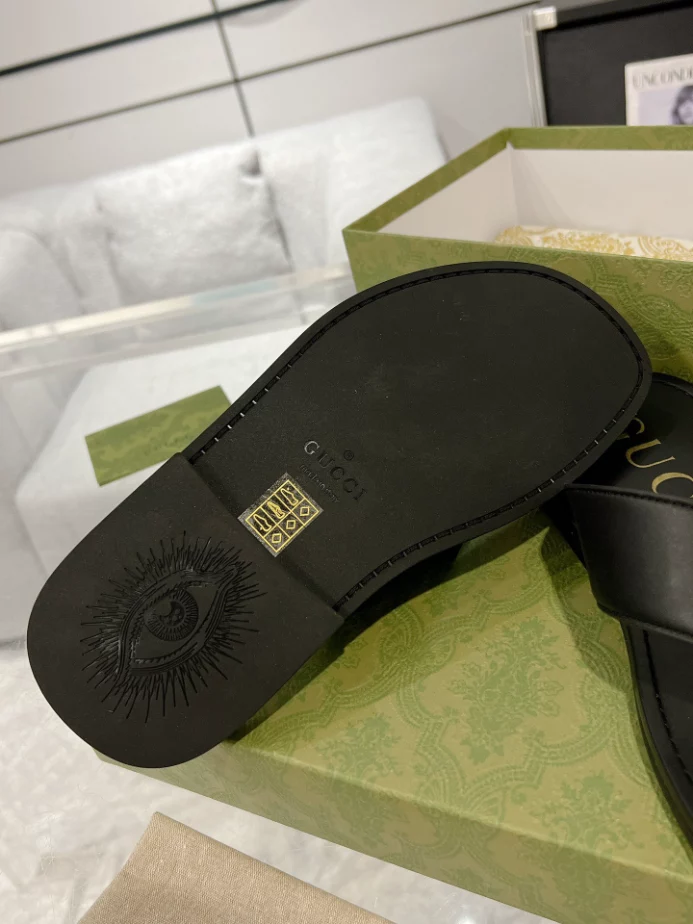 GUCCI MEN'S SLIDE SANDAL - GSL067