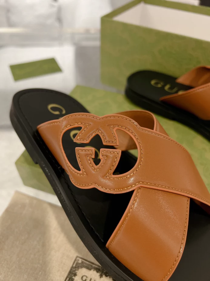 GUCCI MEN'S SLIDE SANDAL - GSL068