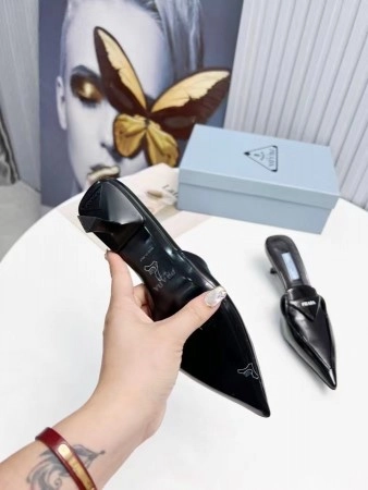 PRADA SABOTS MULES IN BLACK BRUSHED LEATHER - PSD054