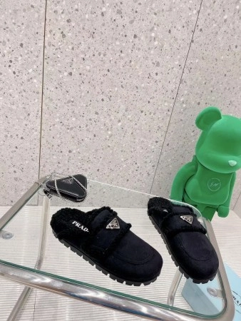 PRADA WOMEN'S SLIPPERS IN BLACK SHEARLING - PSD049