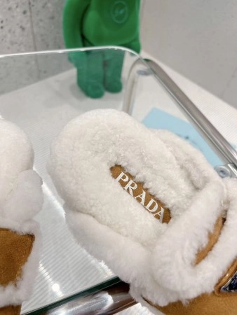 PRADA WOMEN'S SLIPPERS IN TAN SHEARLING - PSD050